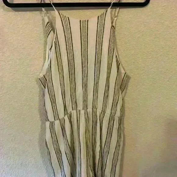 Everly striped romper with a tie front sz M summer casual beach vacation resort - Picture 2 of 5